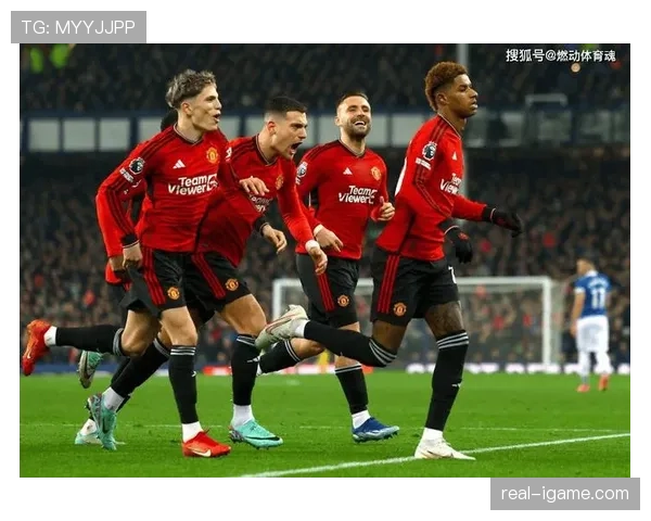 曼联边路难突破、中路受阻，空间利用问题已明显制约进攻表现