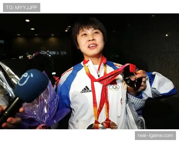 王濛家鞋柜一角，三个月工资也买不到两双